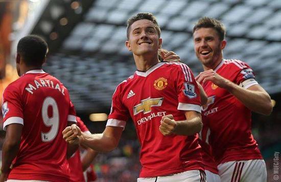 球场上的天 球场上的天